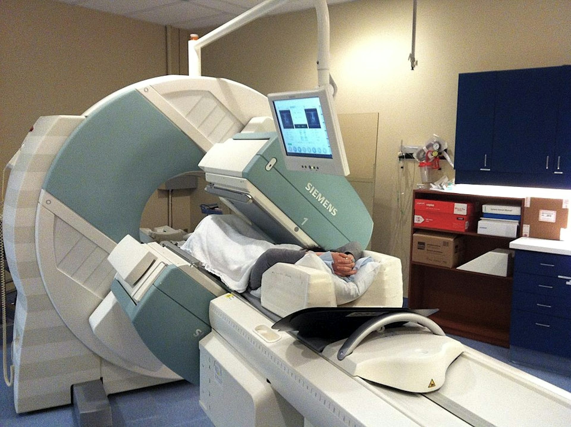 The science of medical imaging SPECT and PET
